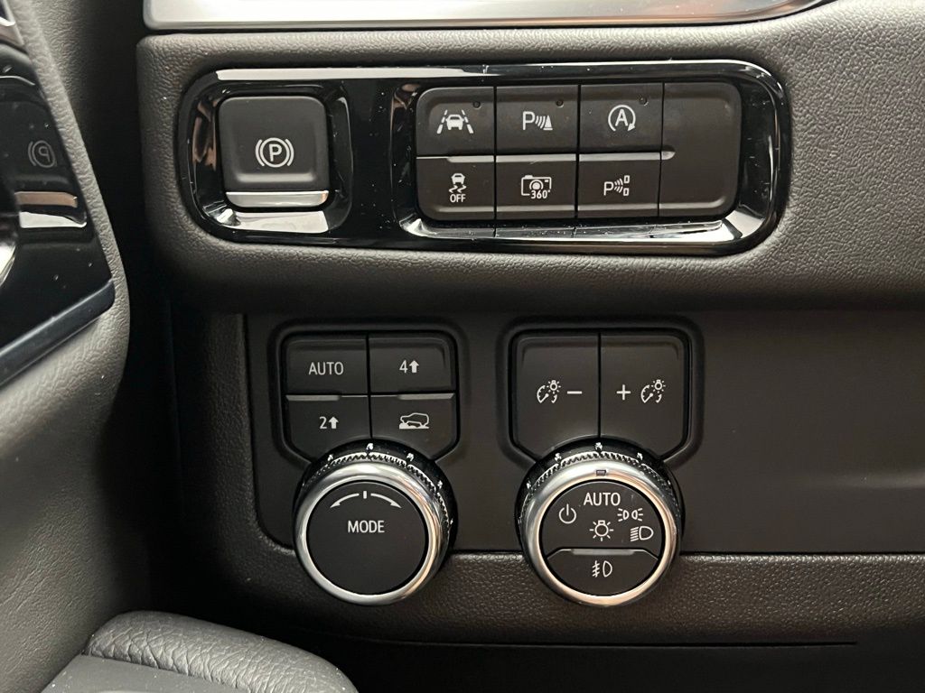 Thumbnail: 2025 GMC Yukon - 24