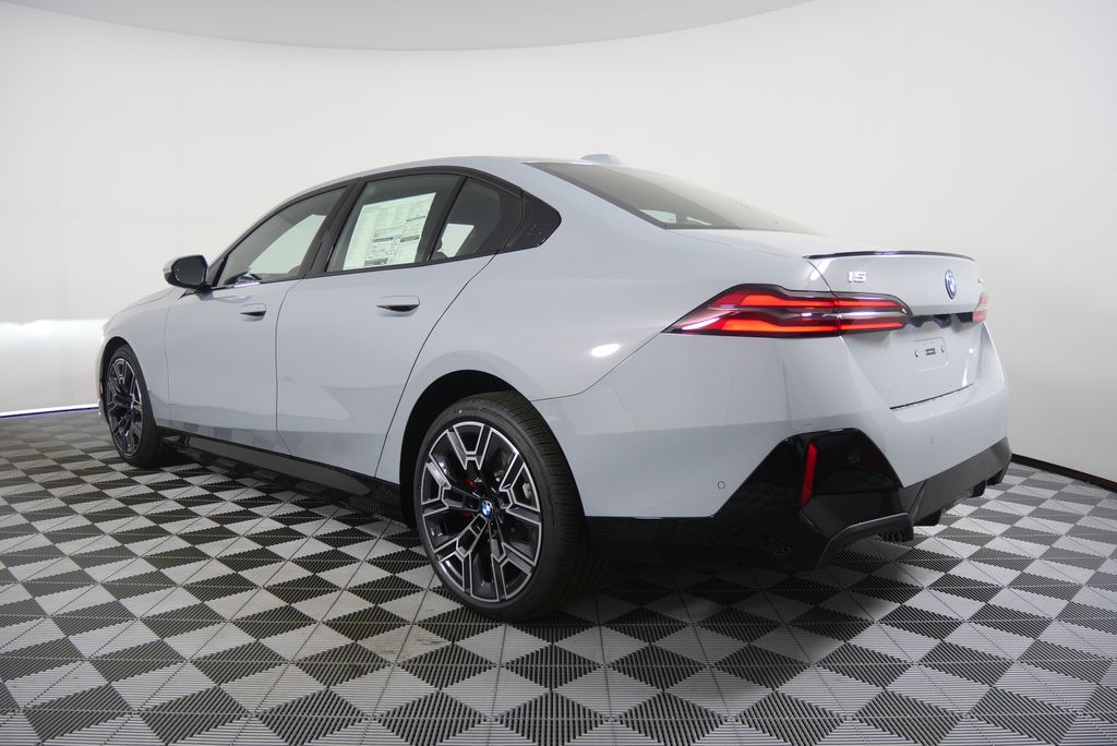 Thumbnail: 2026 BMW i5 - 5