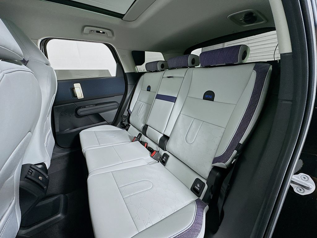 2025 MINI Cooper Countryman Base 17