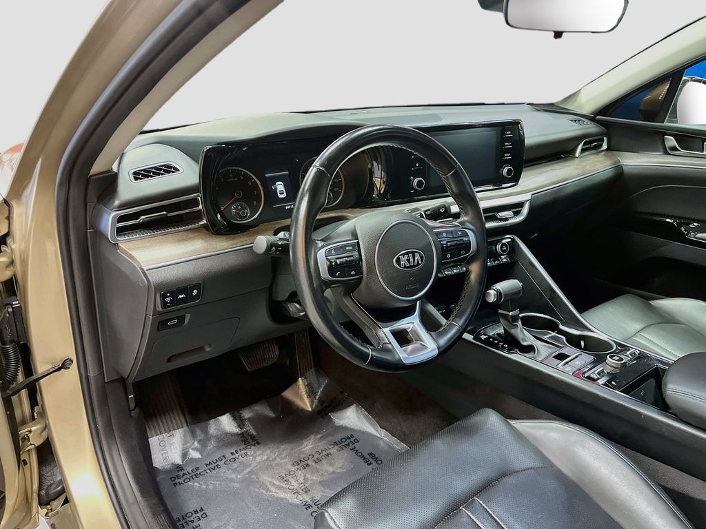 Used 2021 Crystal Beige Kia EX image 9