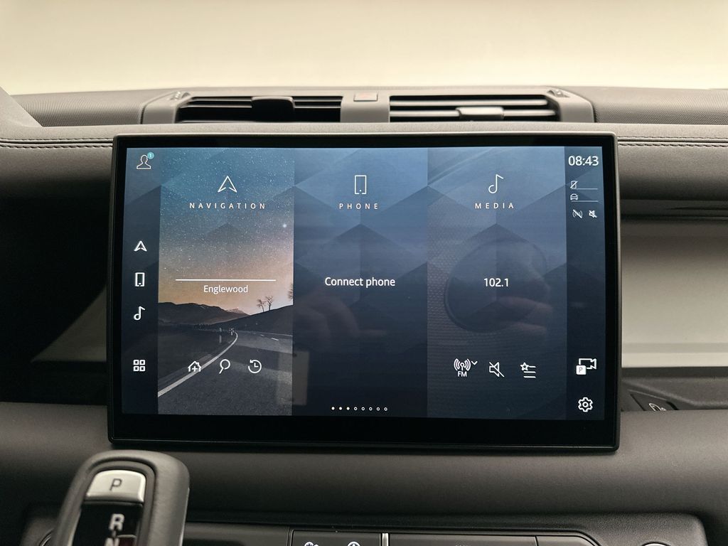 2025 Land Rover Defender 110 13