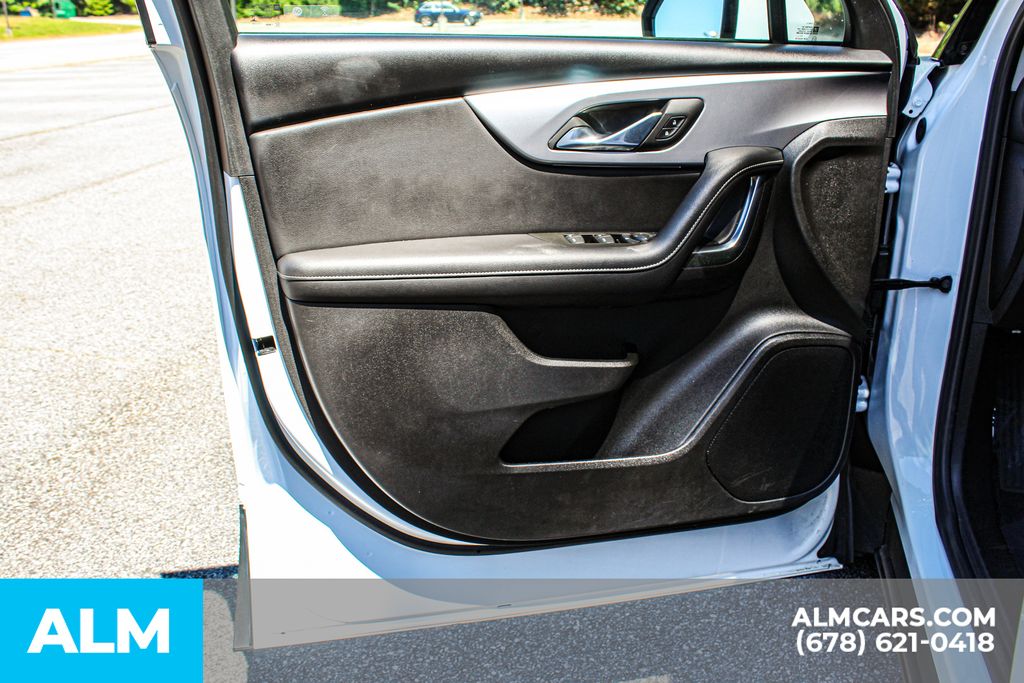 Used 2025 White Chevrolet LT image 38
