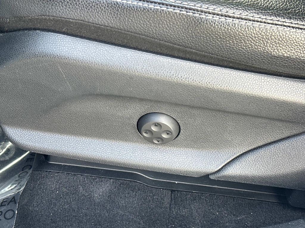 Thumbnail: 2016 Mercedes-Benz GLC - 29