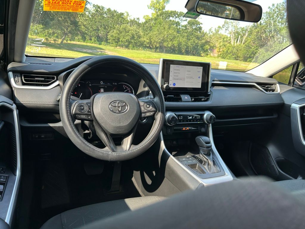 2023 Toyota RAV4 XLE 12