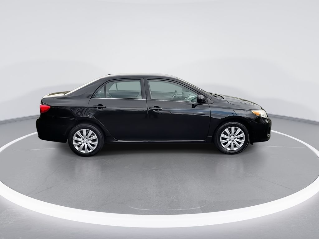 2013 Toyota Corolla LE 9