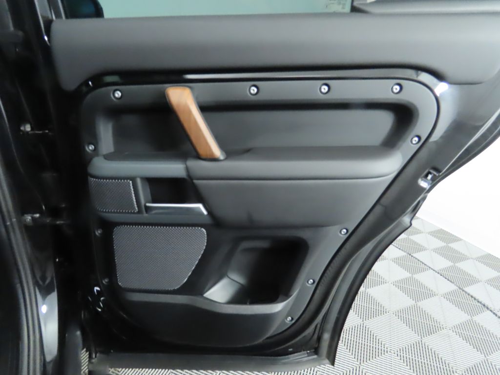2024 Land Rover Defender 110 28