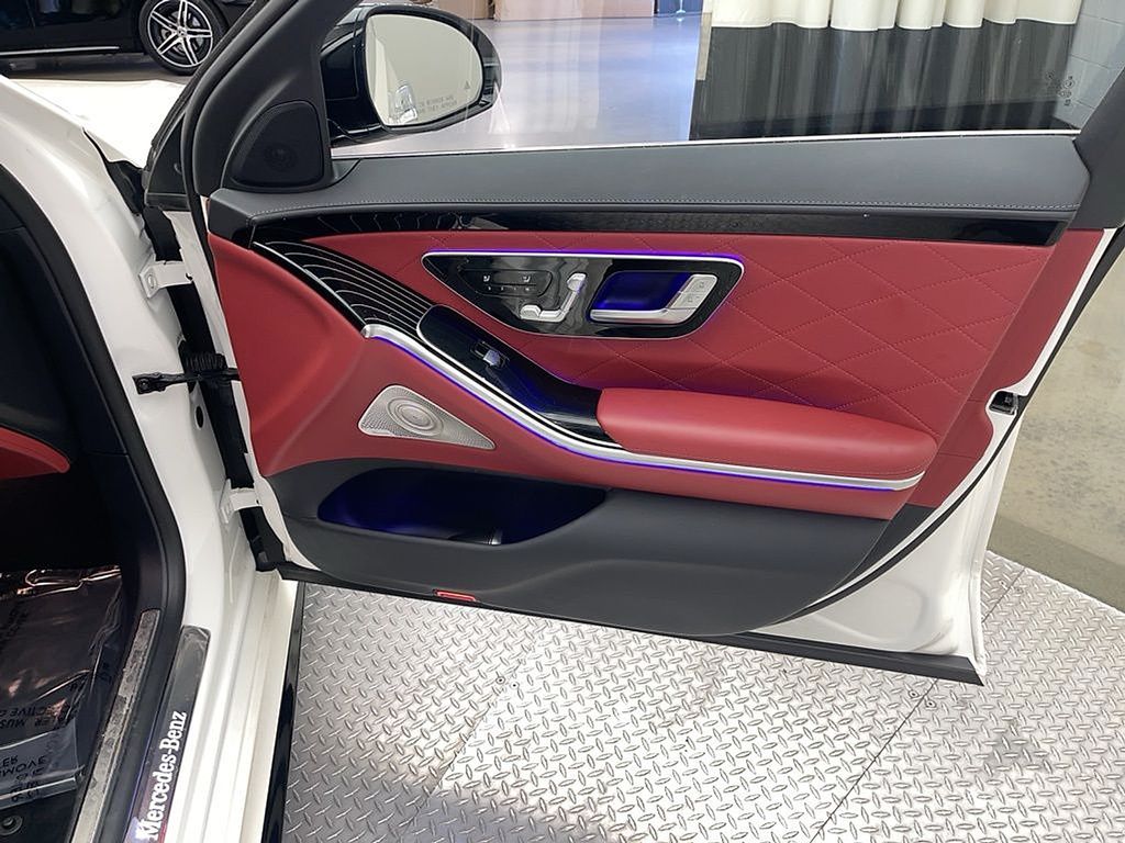 Thumbnail: 2022 Mercedes-Benz S-Class - 6