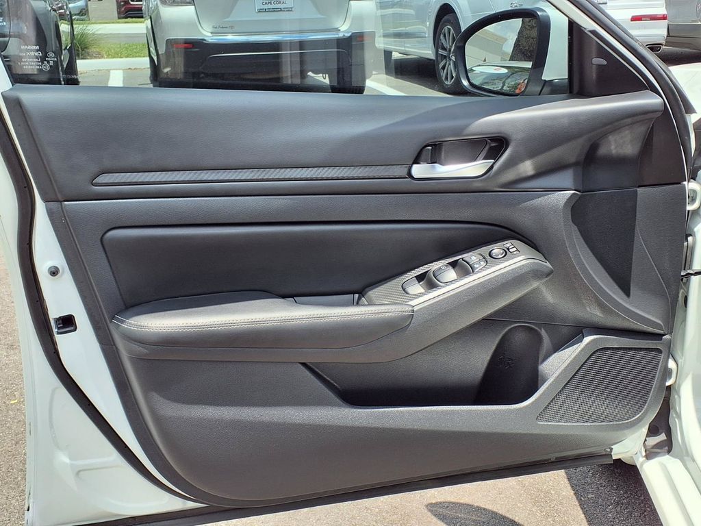 Used 2024 Nissan Altima Sedan