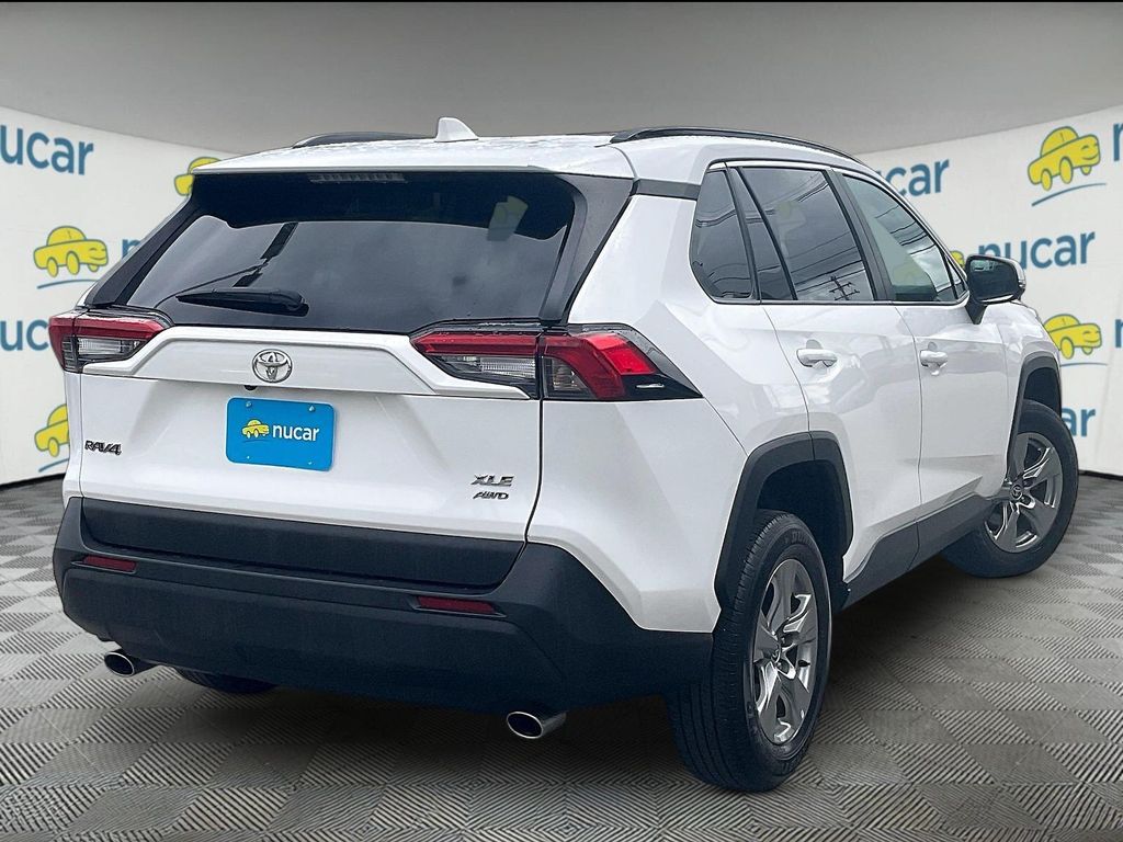 2024 Toyota RAV4 — photo 6