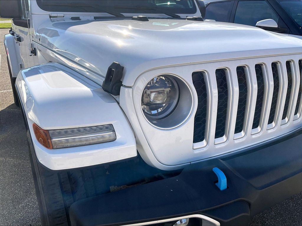 2023 Jeep Wrangler — photo 30