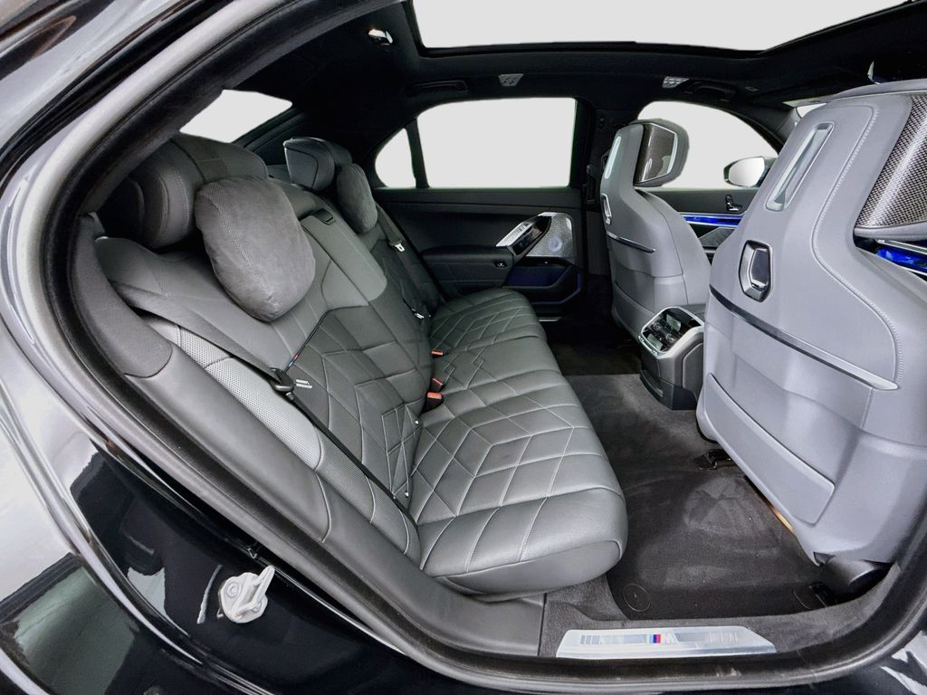 Thumbnail: 2024 BMW i7 - 21