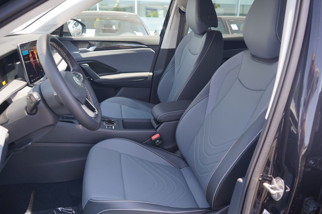 Thumbnail: 2025 Volkswagen Tiguan - 6