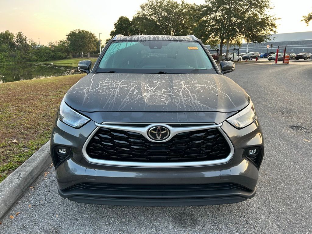 2022 Toyota Highlander XLE 8