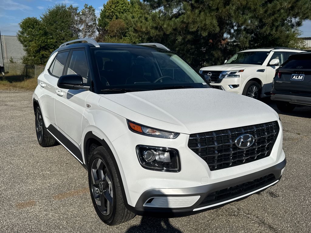 2026 Hyundai Venue SEL photo 4