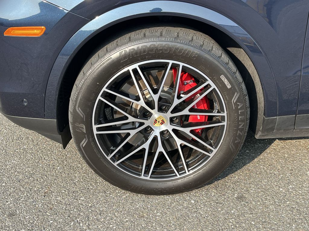 Thumbnail: 2024 Porsche Cayenne - 10