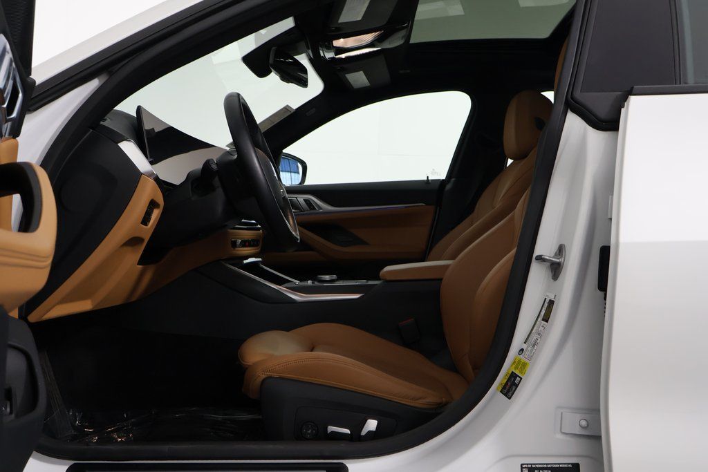 Thumbnail: 2023 BMW i4 - 10