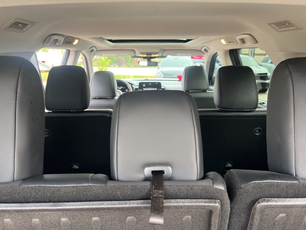 2023 Nissan Pathfinder Platinum photo