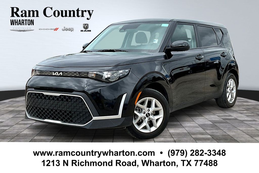 Fusion Black 2025 Kia Soul LX FWD SUV / Crossover Front-Wheel Drive Continuously Variable Transmission