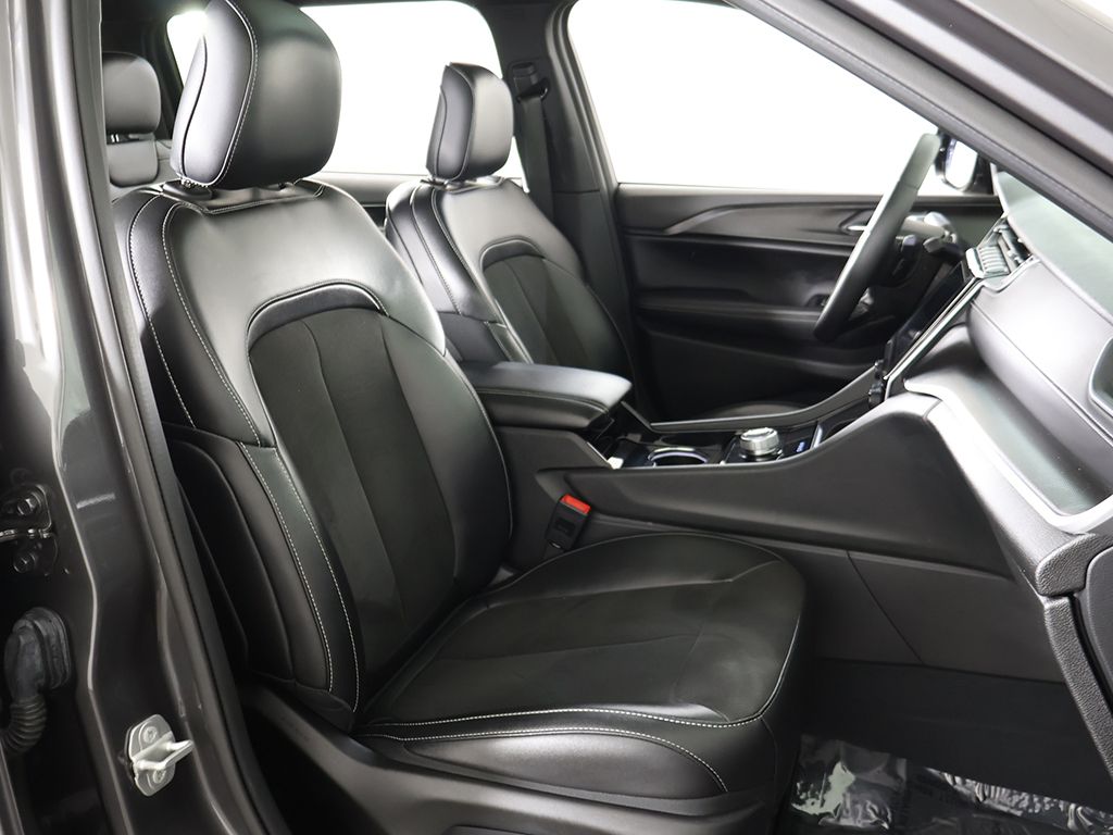 Used 2023 Gray Jeep Altitude image 33