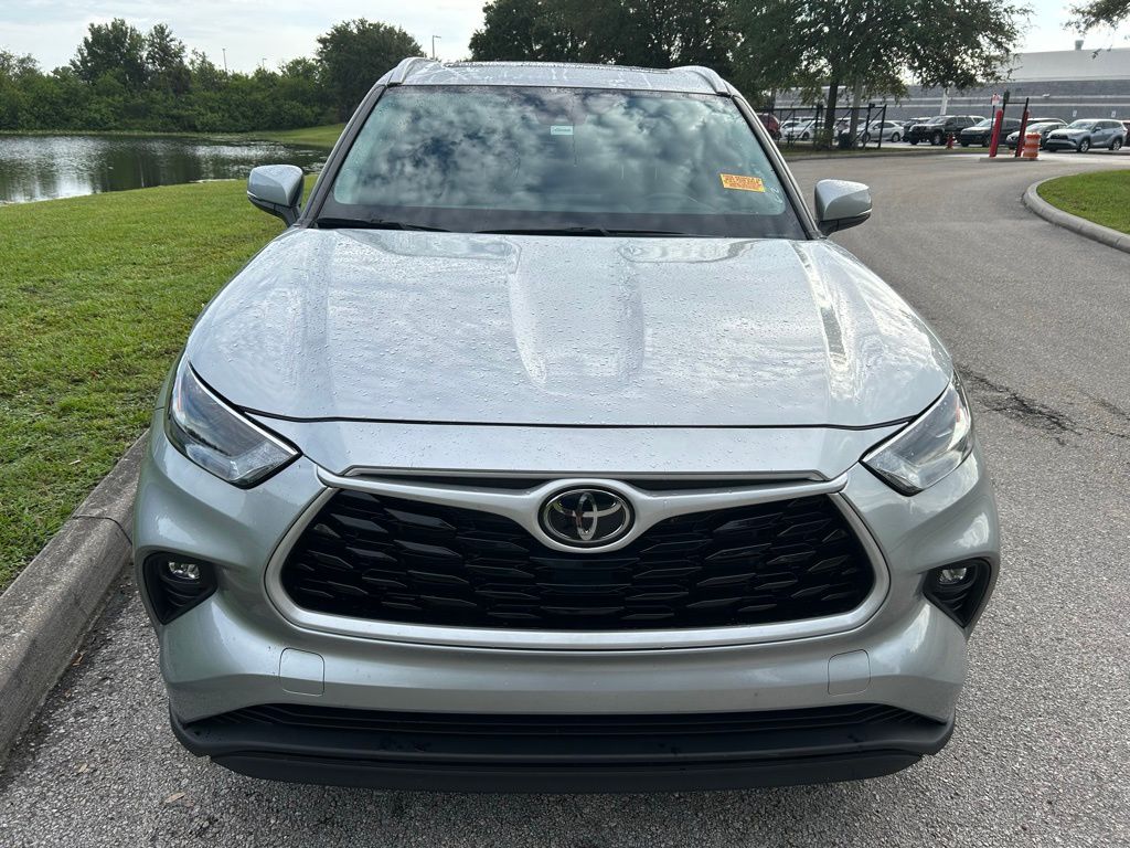 Thumbnail: 2023 Toyota Highlander - 8