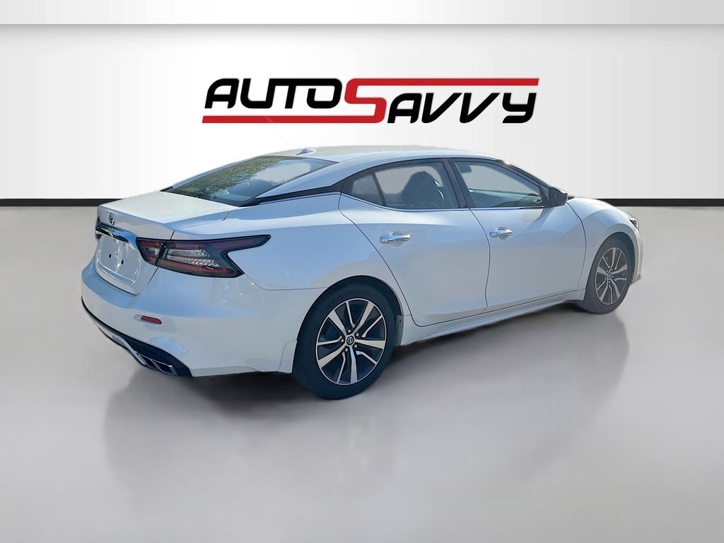 Used 2019 White Nissan 3.5 S image 7