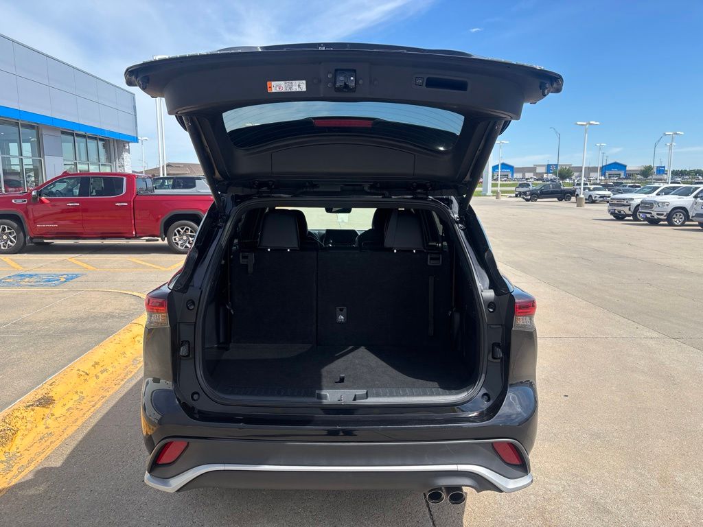 Used 2025 Toyota Highlander SUV