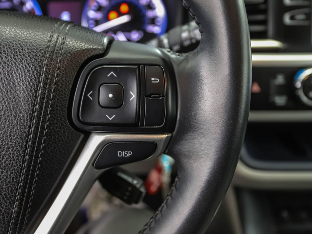 Thumbnail: 2016 Toyota Highlander - 13