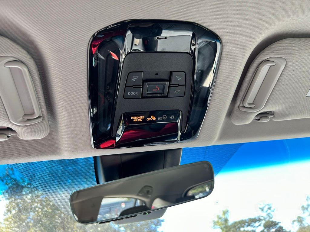 Thumbnail: 2022 Toyota Venza - 30