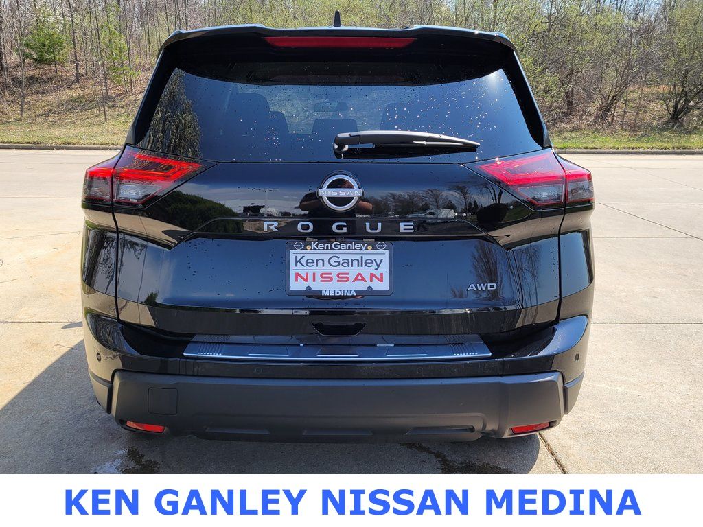 2025 Nissan Rogue S photo