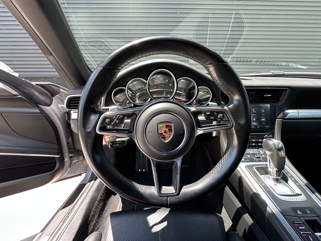 Thumbnail: 2017 Porsche 911 - 24