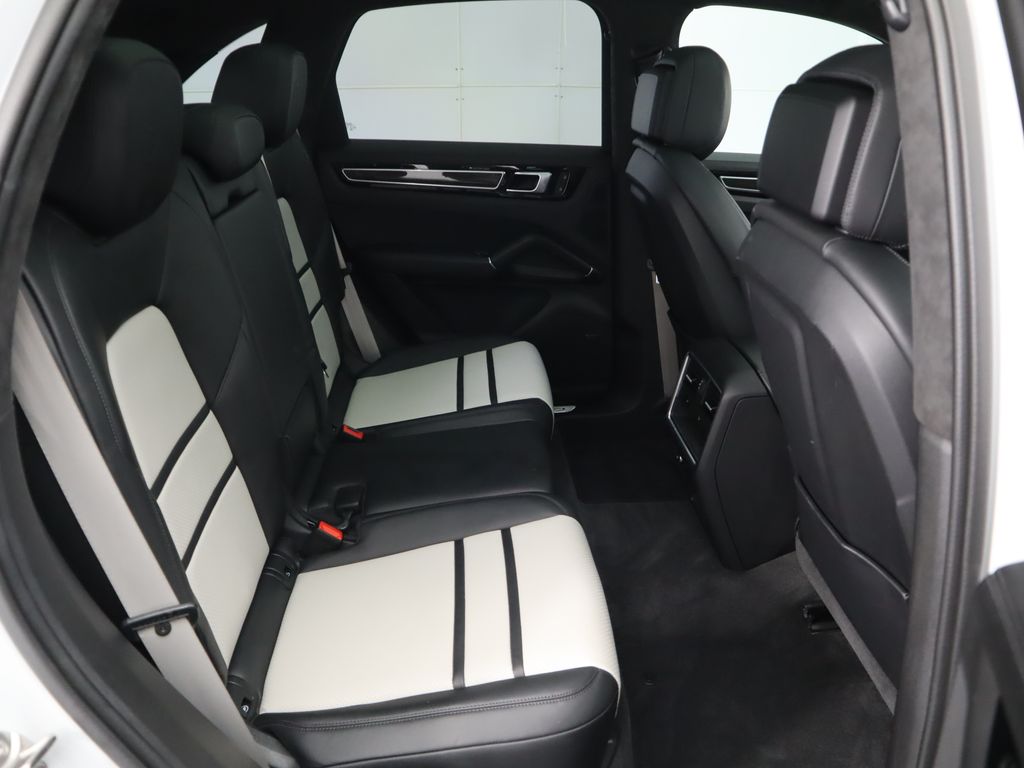 Thumbnail: 2023 Porsche Cayenne - 23