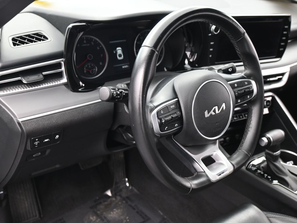 Used 2023 Wolf Gray Kia GT-Line image 14