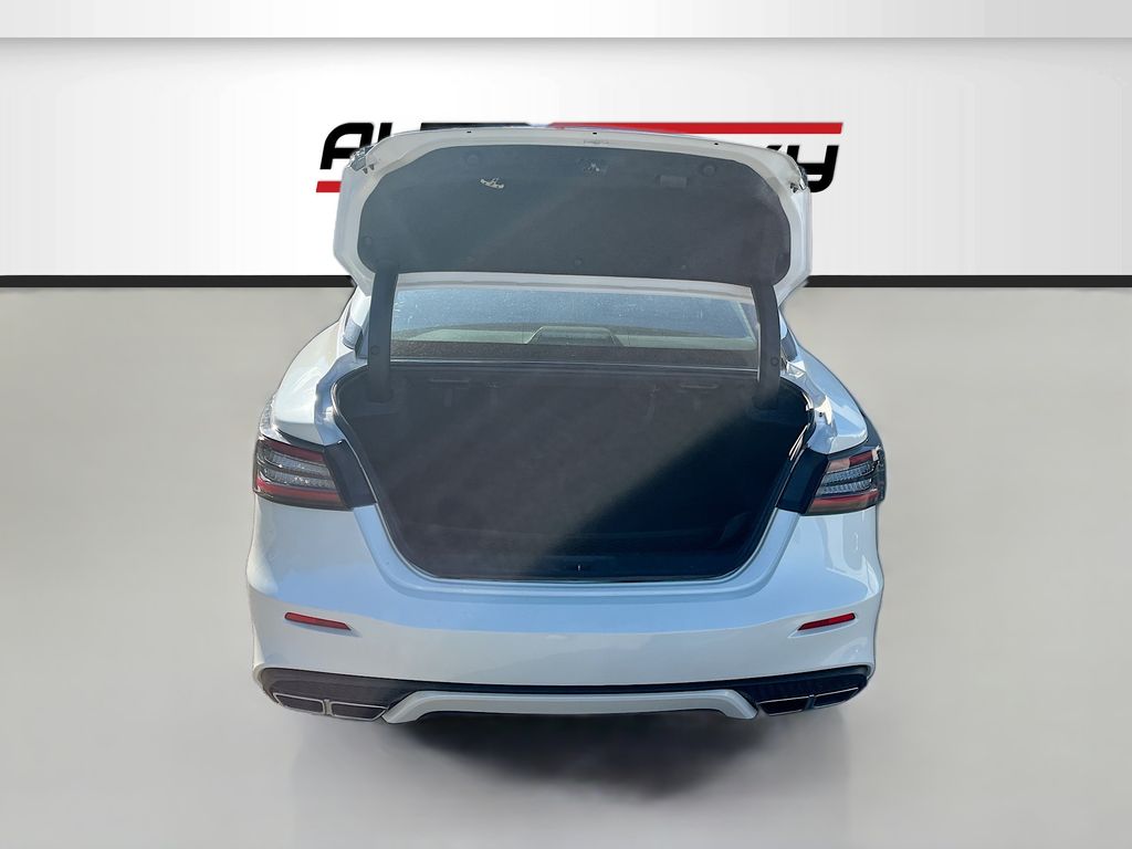 Used 2019 White Nissan 3.5 S image 23