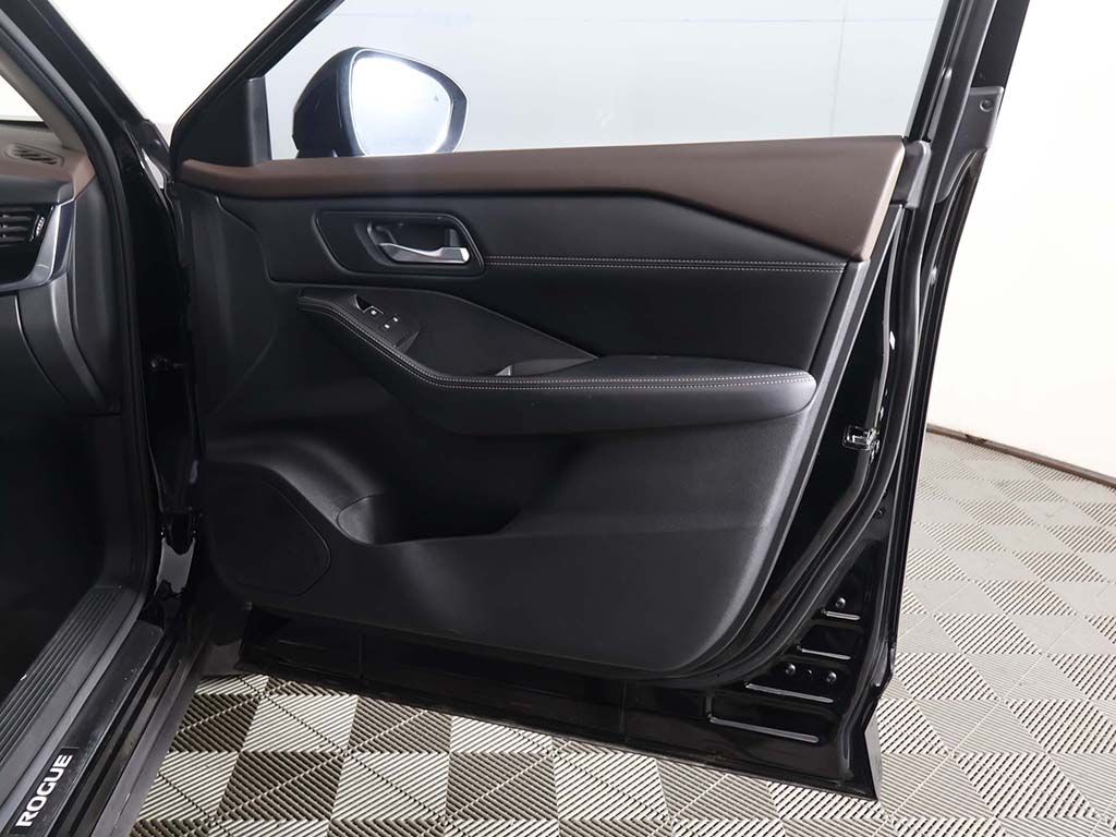 Used 2023 Black Nissan SL image 27