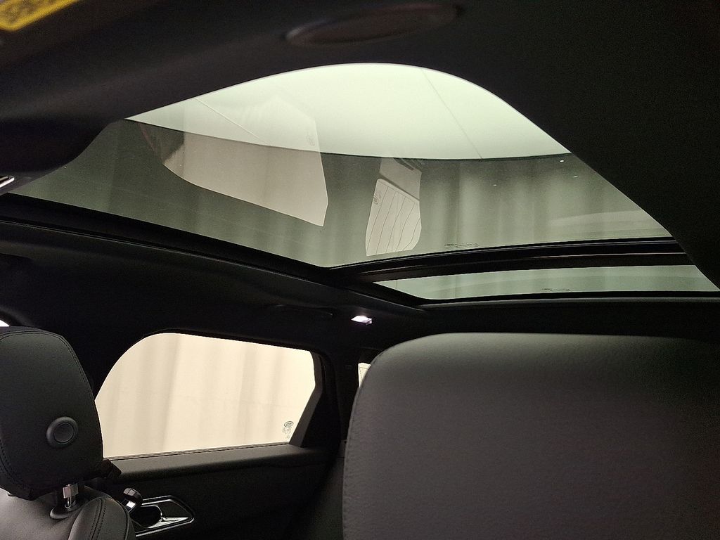 Thumbnail: 2026 Land Rover Range Rover Velar - 8