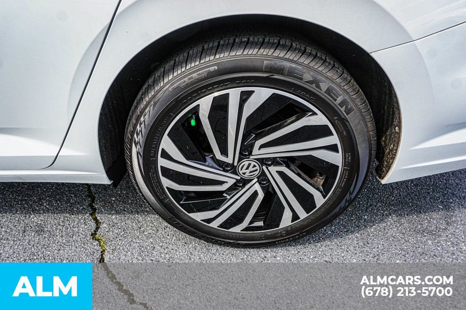 Used 2021 White Volkswagen SEL image 17
