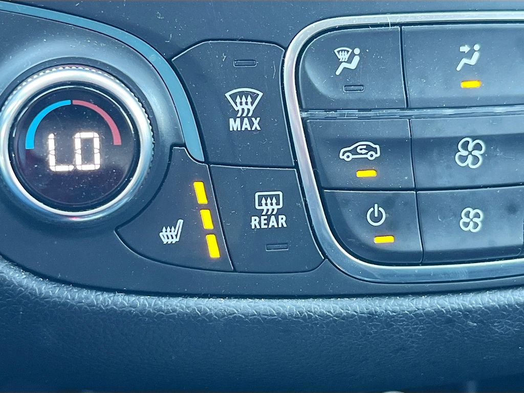 Used 2020 Silver Chevrolet Premier image 19