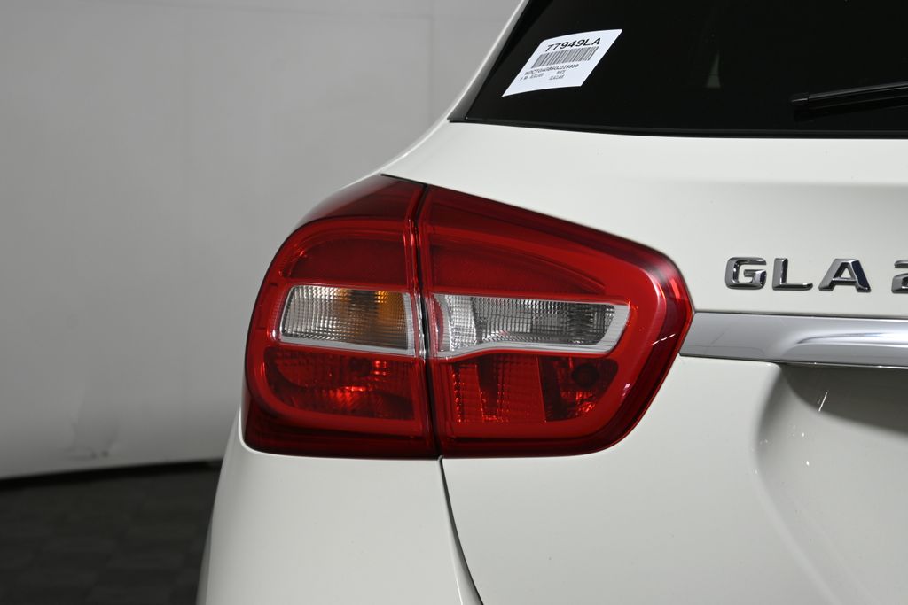 2016 Mercedes-Benz GLA 250 4MATIC 12