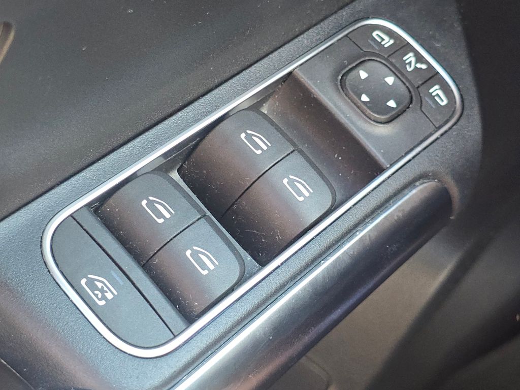 Used 2022 Black Mercedes-Benz GLA 250 image 25