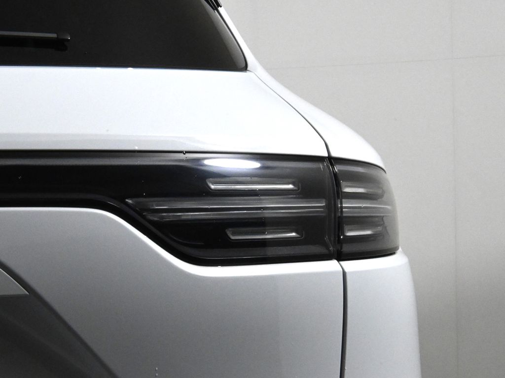 Thumbnail: 2022 Porsche Cayenne - 13