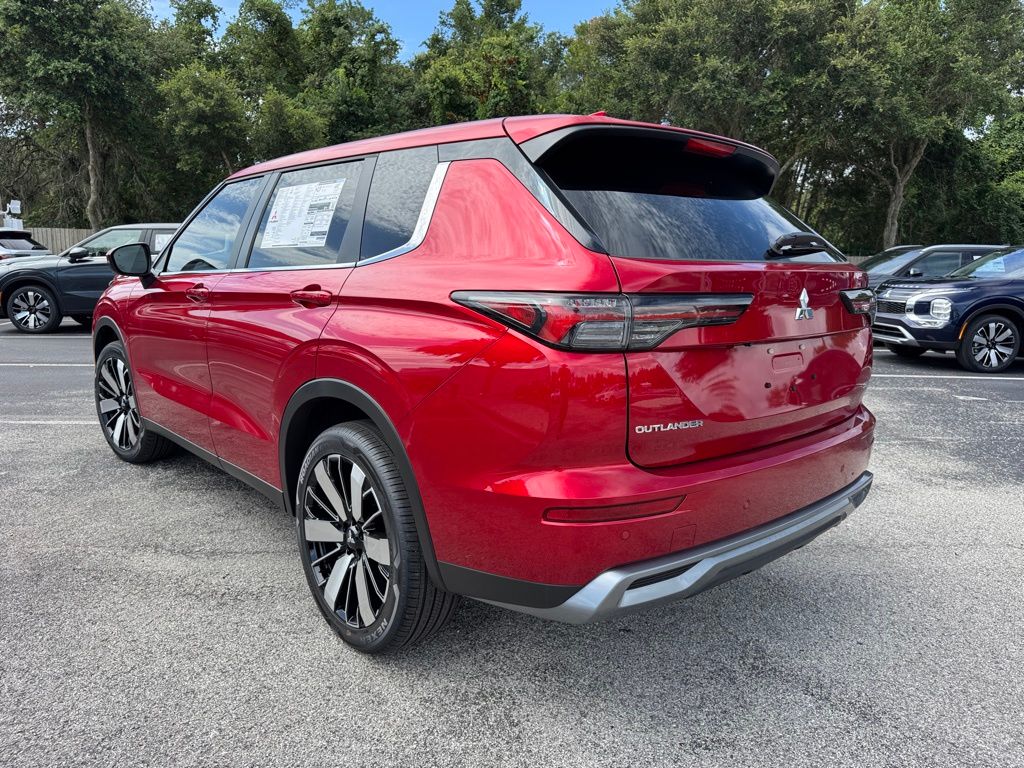 2025 Mitsubishi Outlander SE photo 3