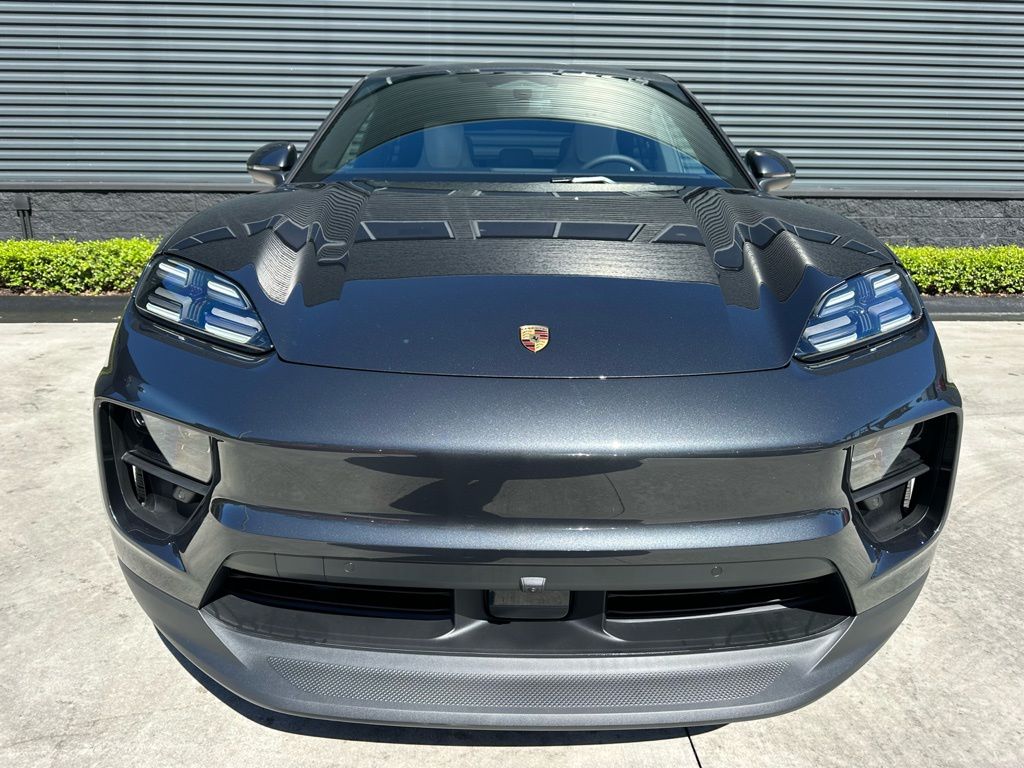 Thumbnail: 2026 Porsche Macan - 8