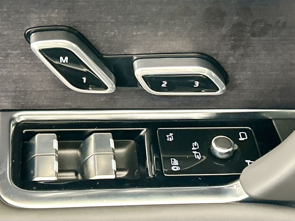 Thumbnail: 2026 Land Rover Range Rover - 22