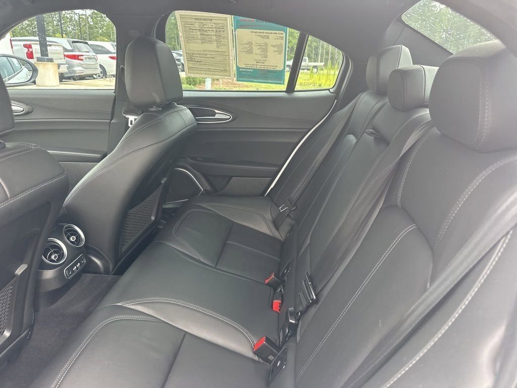 2022 Alfa White Alfa Romeo Giulia Sprint RWD Sedan