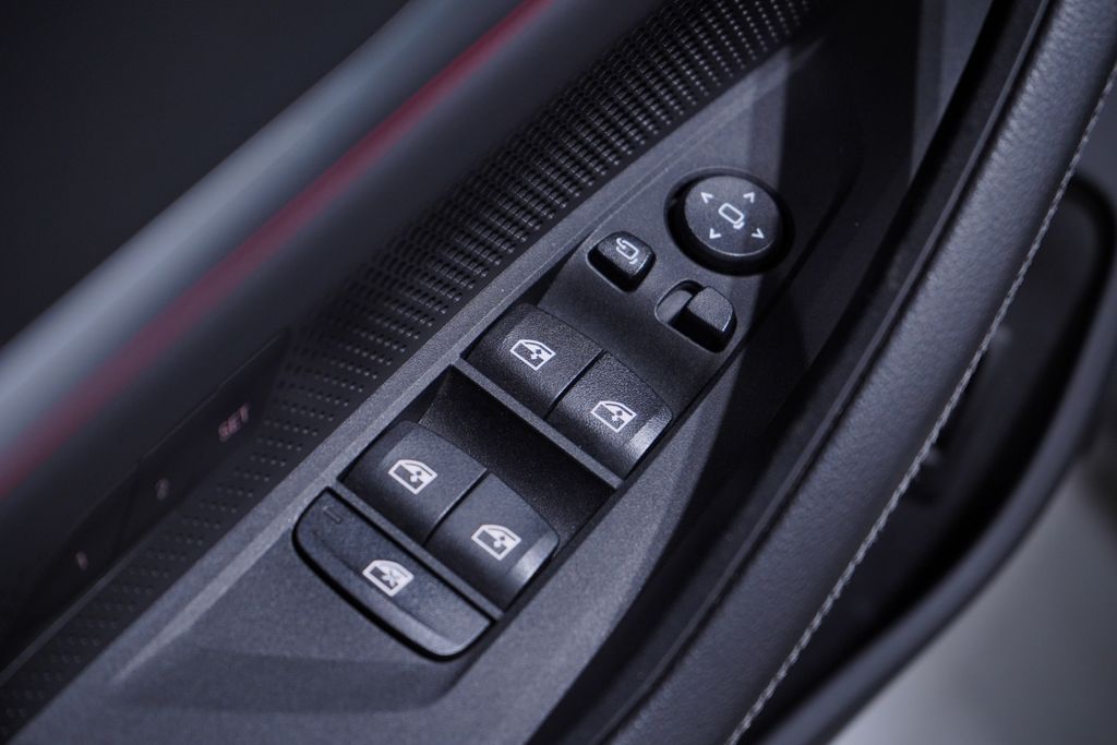 Thumbnail: 2023 BMW i4 - 17