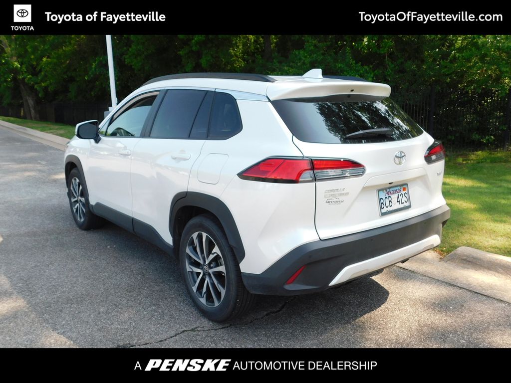 2024 Toyota Corolla Cross XLE 3