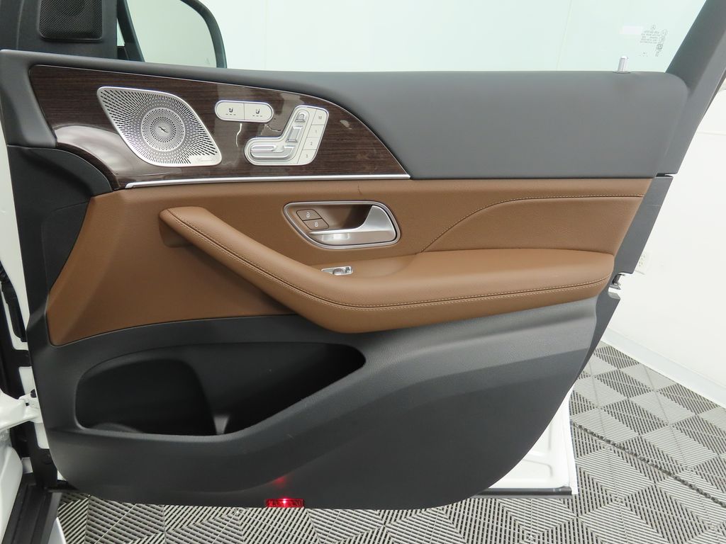 Thumbnail: 2025 Mercedes-Benz GLE - 25
