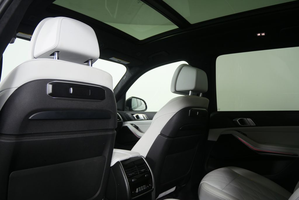Thumbnail: 2024 BMW X7 - 15