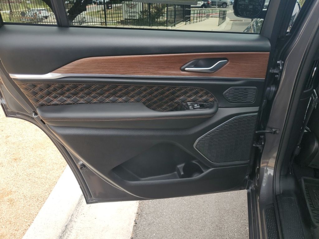 Used Car 2024 Jeep Grand Cherokee L  Summit For Sale Under $50,000 In Austin, Texas