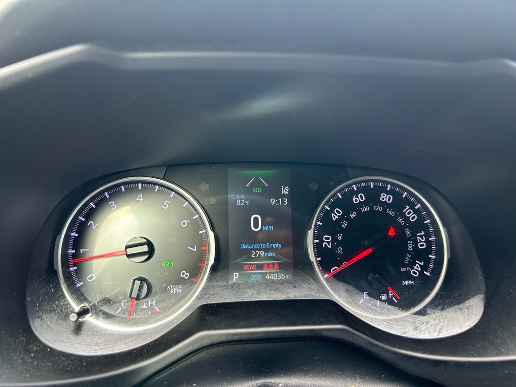 Thumbnail: 2019 Toyota RAV4 - 16